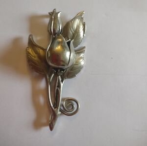 Vintage Women's flower ESTATE brooch pin